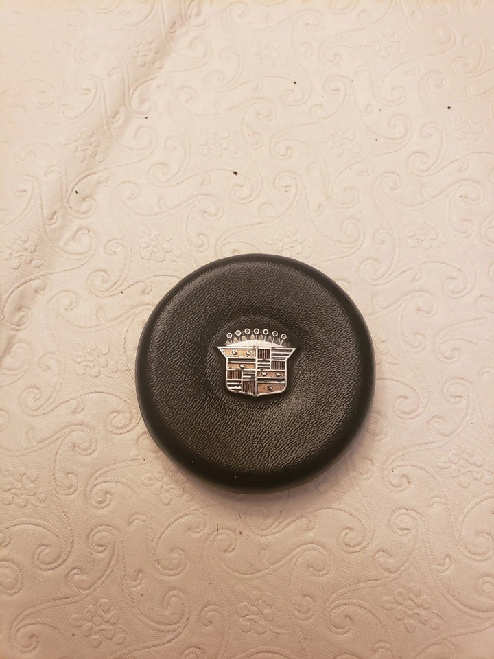 Adillac Deville 1966 volante bocina botón con cresta Foto 1 de 4