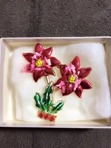 AVON 2 RED ENAMEL FLOWERS PIN BROOCH - Picture 1 of 4