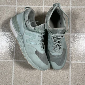 Zapatillas deportivas clásicas verdes New Balance NB 574 para hombre talla 9,5D - Imagen 1 de 7