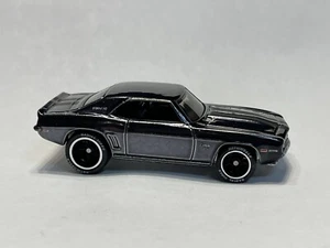 HOT WHEELS PREMIUM SERIES 8 HWNFTG GARAGE PHYSICAL 69’ CAMARO SUPER RARE!! lose - Bild 1 von 9