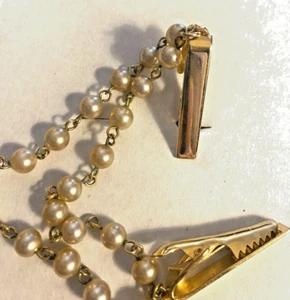 VINTAGE FAUX PEARL SWEATER CLIP PAT.  gold  TONE CLIP - Picture 1 of 2