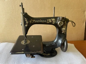 Antique sewing machine SINGER 24 - 26, allotted 1924, only 2000 made, G0676158 - Picture 1 of 15