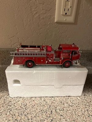 Mack C 1960 bomba contra incendios North Tarrytown manguera de rescate E1 1:50 por modelos exclusivos Foto 1 de 4