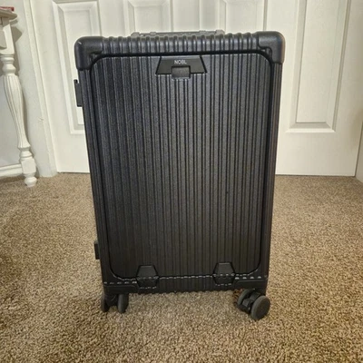 NOBL Carry On Luggage Black Combo Locks Laptop Pocket TSA USB Port EXCELLENT - Image 1 of 4