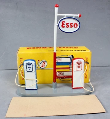 Ilha da bomba de gás Dinky Toys 49D 592 Esso, feita na França, caixa original quase em perfeito estado - Imagem 1 de 4