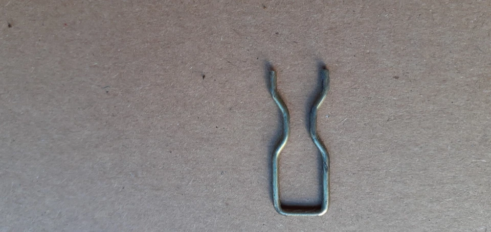 Mounting Clip for Window Disc (for Jeep Grand Cherokee) - Image 1 of 1