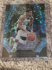 2022-23 Select Giannis Antetokounmpo Premier Level Light Blue Disco Prizm /99