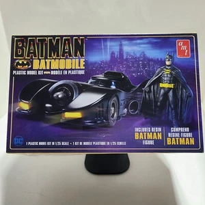 DC Batman Batmobile 1/25 Scale Plastic Model Kit from AMT. - Picture 1 of 24