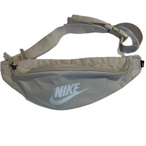 NIKE Riñonera Bolso Cinturón Beige Blanco Logo Cuadros Centrales Swoosh Unisex Poliéster - Imagen 1 de 12