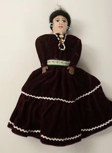 Muñeca nativa americana (C5R-6) vestido de terciopelo rojo oscuro (JSF6) con cuentas hecho a mano 9" - Imagen 1 de 6