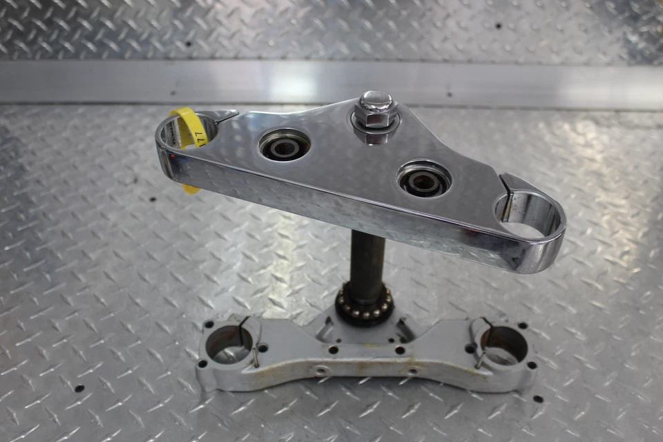 2006 YAMAHA V STAR 650 XVS650A CLASSIC FRONT FORKS CLAMP TRIPLE TREE STEM Foto 1 de 4