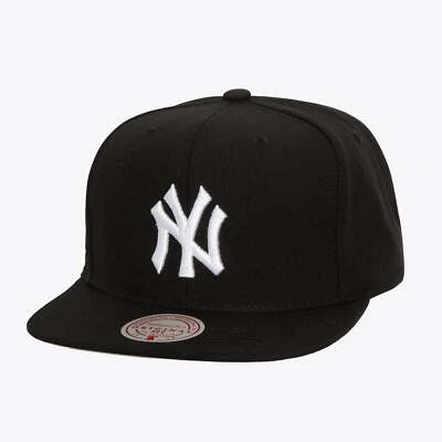Mens Mitchell & Ness MLB EVERGREEN BLACK WHITE SNAPBACK YANKEES - Image 1 of 3