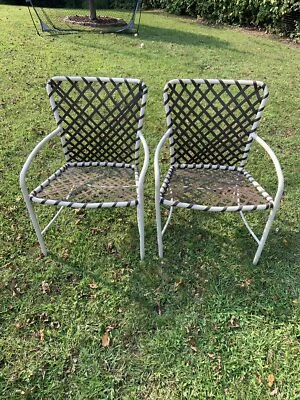 Dos sillas de patio Jordan marrón vintage para exteriores Recoger en Harrisburg Pa Foto 1 de 4