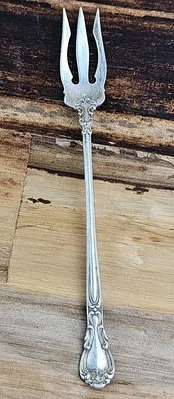 Gorham Chantilly Sterling 5 7/8" Pickle Fork No Mono  - Image 1 of 4