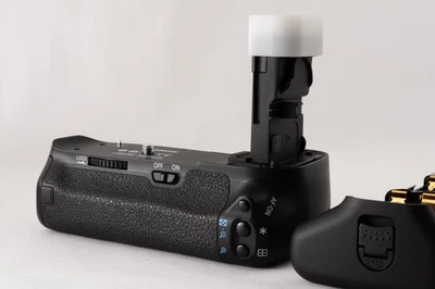 MINT Genuine Canon BG-E9 Battery Grip for 60D Camera From Japan - Image 1 of 4