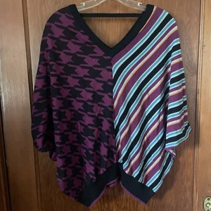 Only True Collection Street Wear Colorblock Poncho Scialle Nuovo con etichette M - Foto 1 di 6