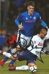 ROCHDALE: RYAN DELLANEY FIRMADA 6x4 FOTO DE ACCIÓN + CERTIFICADO DE AUTENTICIDAD - Imagen 1 de 1