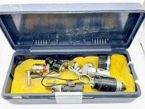 VINTAGE ALTE SHURE MIKROFONBOX MIT MIKROFONTEILEN BITS INNEN SORTIERT KONVOLUT - Bild 1 von 9