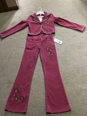 2 peças infantis femininas Little Mass US$ 185 novas com etiquetas Calças e jaqueta bordadas de veludo rosa 10 - Imagem 1 de 4