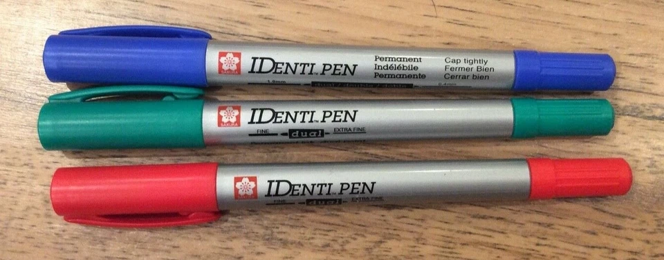 Caneta SAKURA IDENTI CANETA PONTO DUPLO - ESCOLHA DE AZUL, VERMELHO OU VERDE - Imagem 1 de 1