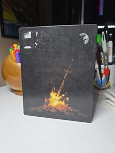 Dark Souls Trilogy Steelbook und Spiele für Xbox 1 (Steelbook mit 3 Spielen) - Bild 1 von 3