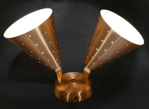 Aplique de pared vintage moderno de mediados de siglo de metal atómico DUAL CONO rosa - Imagen 1 de 18