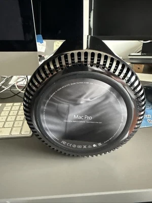 Apple Mac Pro A1481 Late 2013 Xeon Quad-Core 3.7GHz - Image 1 of 4