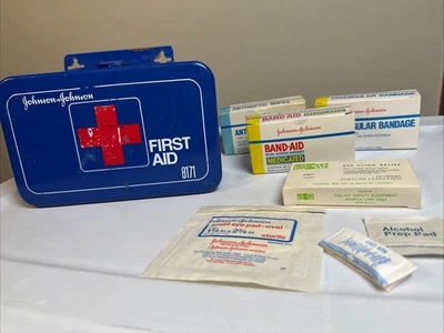 Kit de primeros auxilios Johnson & Johnson vintage caja metálica azul montaje en pared algunos contenidos Foto 1 de 4