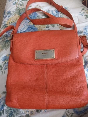 Bolso para mujer DKNY de cuero naranja con otro bolso de hombro Donna Karan  Foto 1 de 4