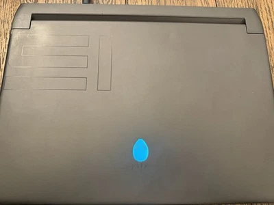 Portátil para juegos Alienware M15 R7 15.6" QHD 240Hz i7-12700H 16GB RTX 3060 512G Foto 1 de 4