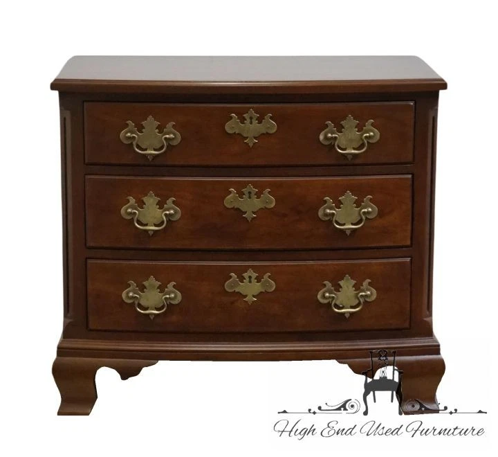 MUEBLES HENREDON Colección Salem Caoba Sólida Estilo Tradicional 28" Tres... Foto 1 de 4