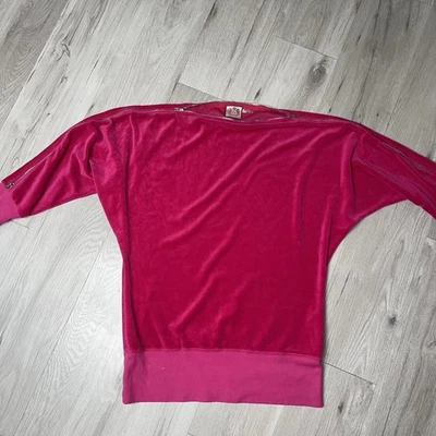 Suéter Juicy Couture Y2K Rosa Terciopelo Top Cremallera Acento en Hombros Mediano Foto 1 de 4