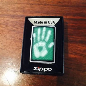 Zippo Feuerzeug Glowing Handprint 2011 Design - Bild 1 von 2