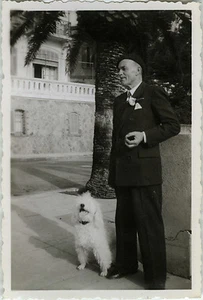 ALTES FOTO - VINTAGE SNAPSHOT - TIER HUND MANN MODE ELEGANZ - DOG  - Bild 1 von 1
