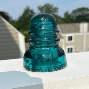 Antique 1910 Hemingray No 40 Vibrant Turquoise Glass Telephone Insulator. - Picture 1 of 5