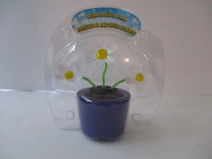 Solar Powered Dancing Figure- Daisies-NEW - Picture 1 of 5