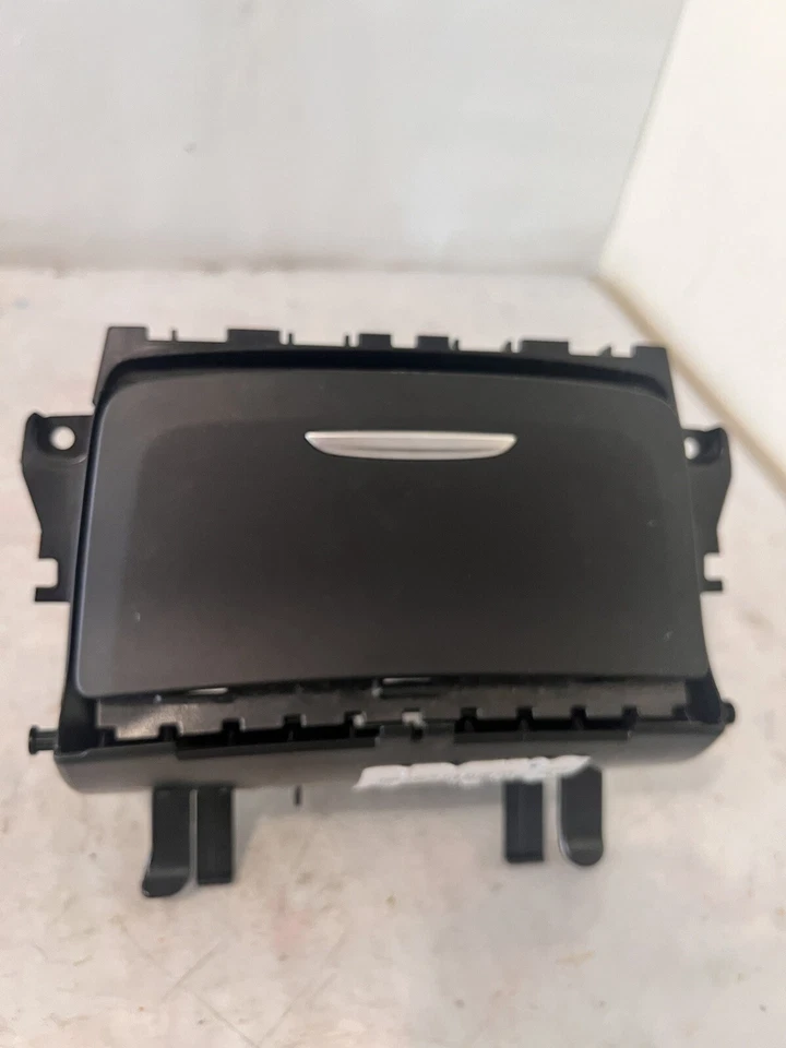 Mercedes-Benz GLA250 2015 consola central cenicero carcasa caja de almacenamiento OEM Foto 1 de 4