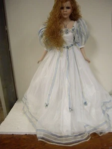 Colección Cathay, 22" de alto, porcelana, muñeca - Imagen 1 de 8