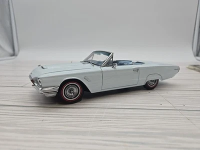 Piezas/restos 1/24 Ford Thunderbird 1965 convertible depósito de chatarra azul diamante Foto 1 de 4