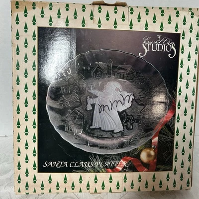 Винтажное круглое блюдо с Санта-Клаусом Crystal Clear Studios 312156 13 дюймов с коробкой 1994 - Изображение 1 из 4