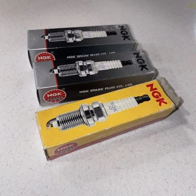 Pacote com 3 velas de ignição NOS NGK BPR6ES 7131 Audi 4000 Quattro Honda Civic Mazda 808 - Imagem 1 de 4