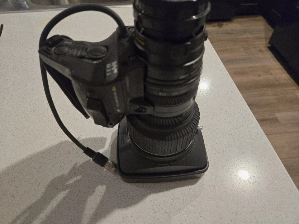 Canon YJ20x8.5B4 KRS SX12 2/3" B4-Mount 20x Zoom Broadcast Lens - Image 1 of 4
