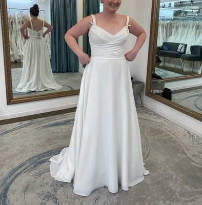 Vestido de novia Mikaella M2508 elegante sin esfuerzo, muestra, perfecto estado Foto 1 de 4