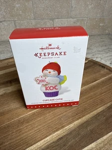 Hallmark Ornament - 2015 KOC Event Exclusive - Cupcake Cutie - Neu im Karton - Bild 1 von 10