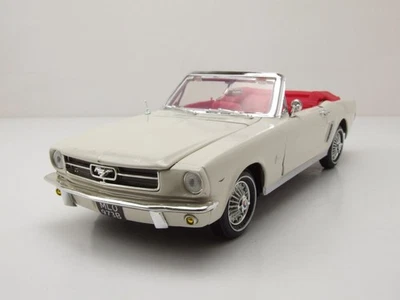Ford Mustang Convertible 1964 Crema James Bond 007 GOLDFINGER 1:18 MotorMax - Immagine 1 di 4