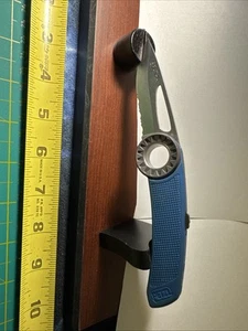 PETZL SPATHA CARABINER INOX 12C27 BLUE FOLDING POCKET KNIFE - Picture 1 of 10