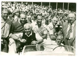Mercedes Drivers at Aintree: Fangio, Moss, Kling, Uhlenhaut, Neubauer 1955 - Picture 1 of 2