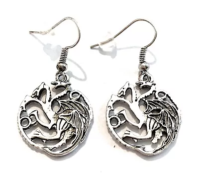 Game of Thrones Orecchini Pendenti Stemma Targaryen Trono Spade Draghi Daenerys - Immagine 1 di 4