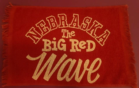 Vintage Nebraska Cornhusker The Big Red Wave Towel Cover