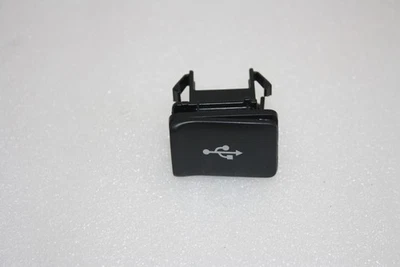 NEW GENUINE MITSUBISHI CONSOLE USB ADAPTER PORT COVER BRACKET SHELL 8718A030 - Image 1 of 4